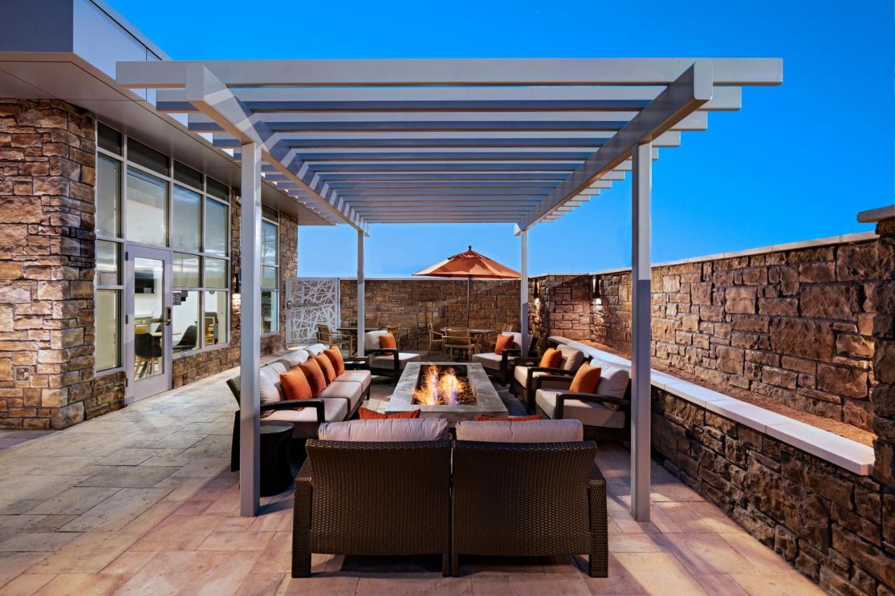 Hyatt House Carlsbad Hotel Exterior photo